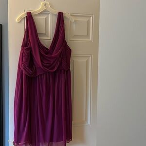 Magenta dress 👗 fully lined dress. Perfect for a casual/wedding outfit. EUC
